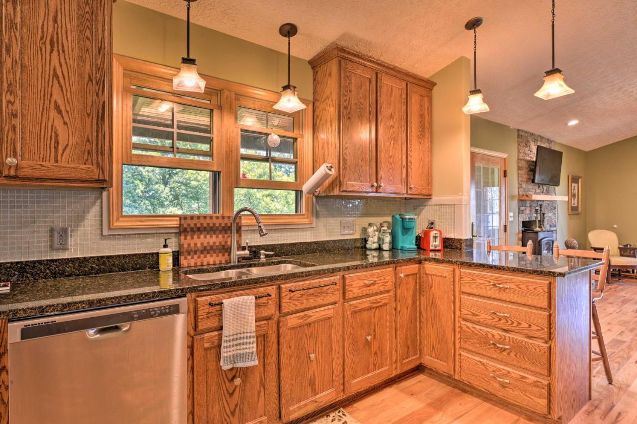 Charming Galax Retreat With Wraparound Deck! Βίλα Εξωτερικό φωτογραφία