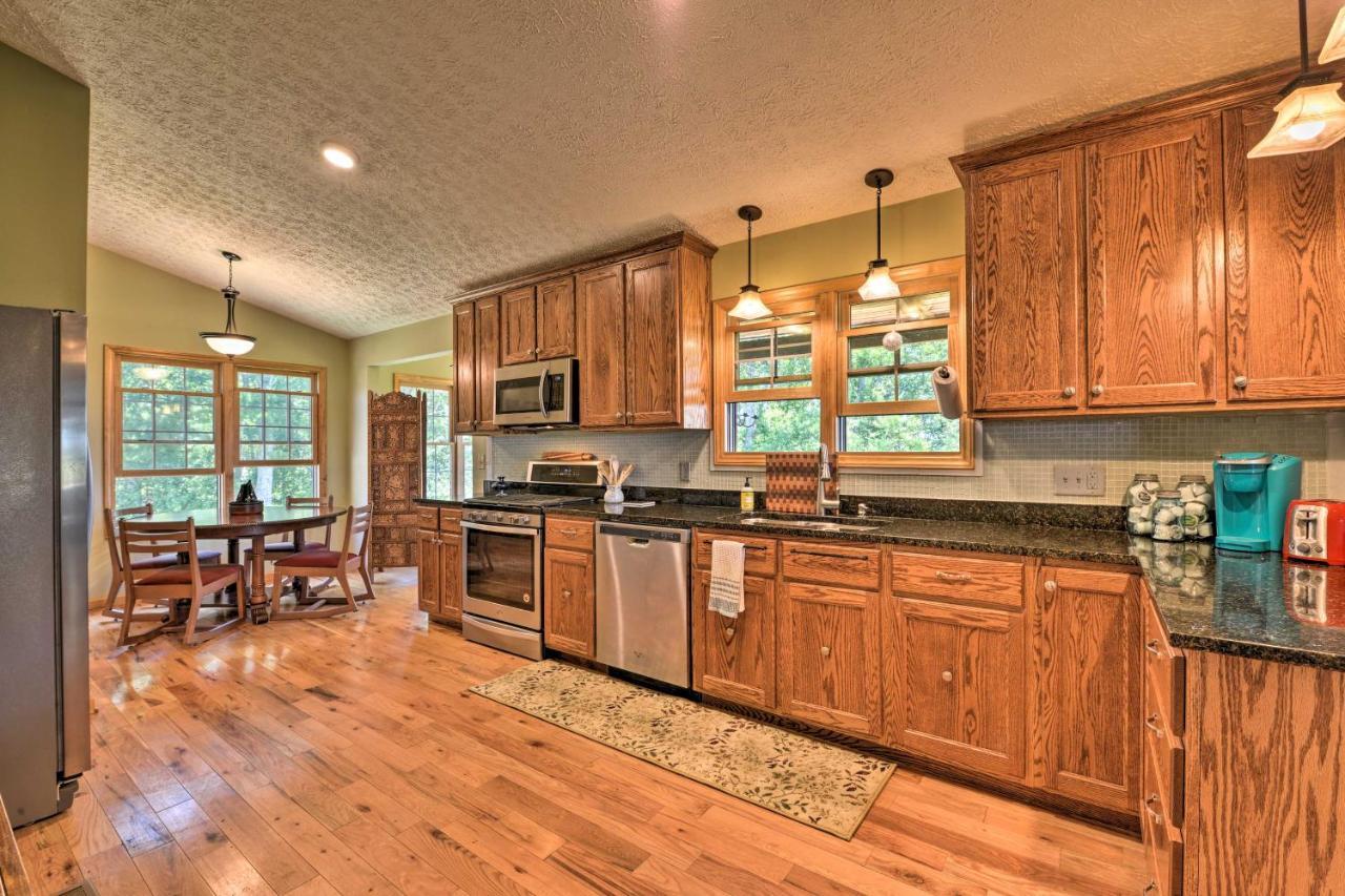 Charming Galax Retreat With Wraparound Deck! Βίλα Εξωτερικό φωτογραφία