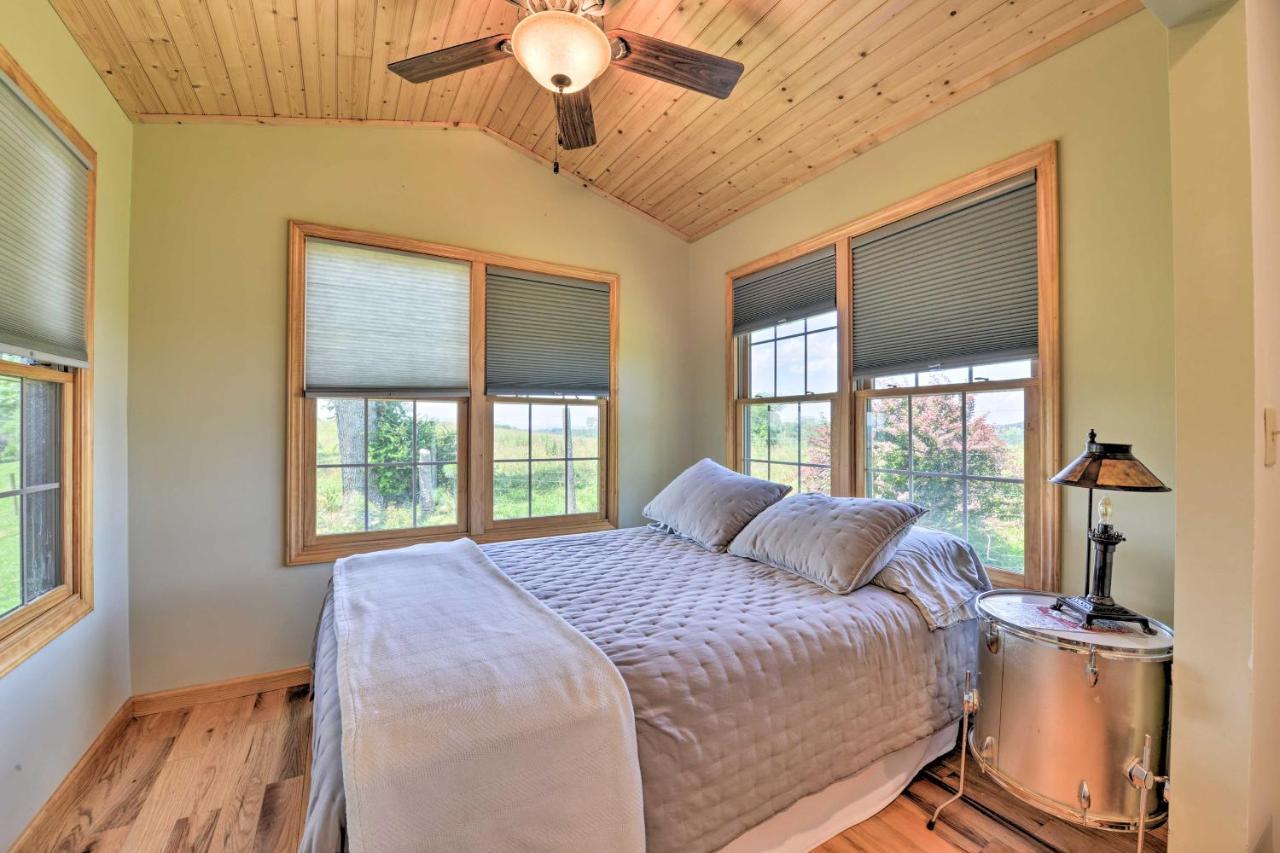 Charming Galax Retreat With Wraparound Deck! Βίλα Εξωτερικό φωτογραφία