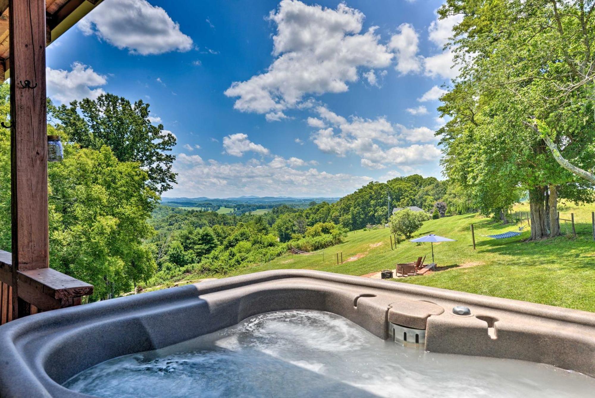 Charming Galax Retreat With Wraparound Deck! Βίλα Εξωτερικό φωτογραφία